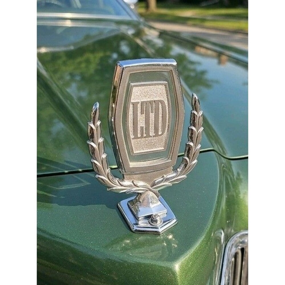 Vintage 1973-1976 Ford LTD Laurel Wreath Hood Ornament Emblem Topper OEM Part